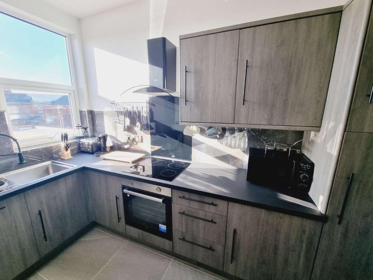 Lmk, 2 Bedroom Apartment, With Roof Terrace, Free Parking, Ev Charger, Great Location. Apartment *