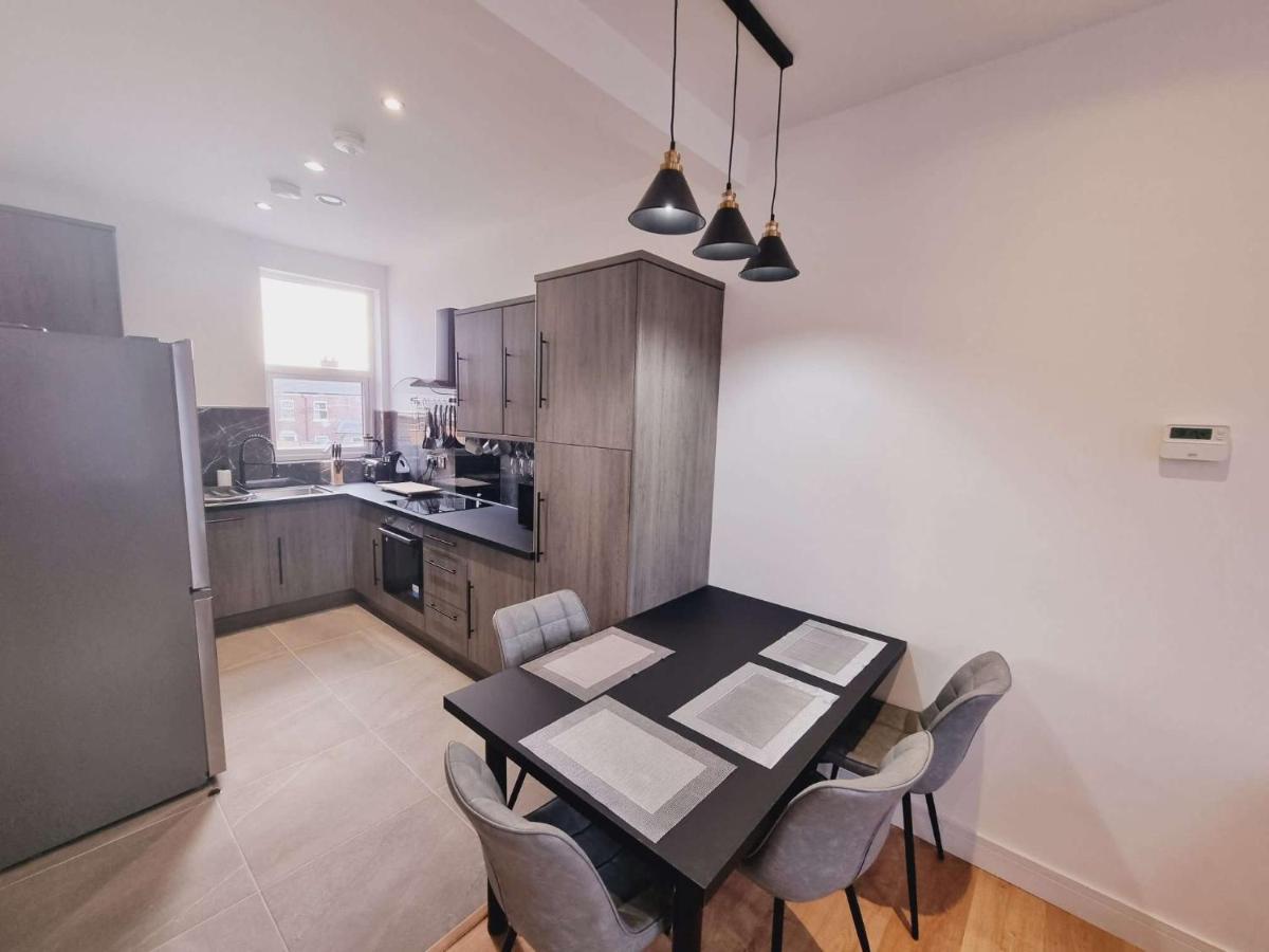 Lmk, 2 Bedroom Apartment, With Roof Terrace, Free Parking, Ev Charger, Great Location. * Belfast