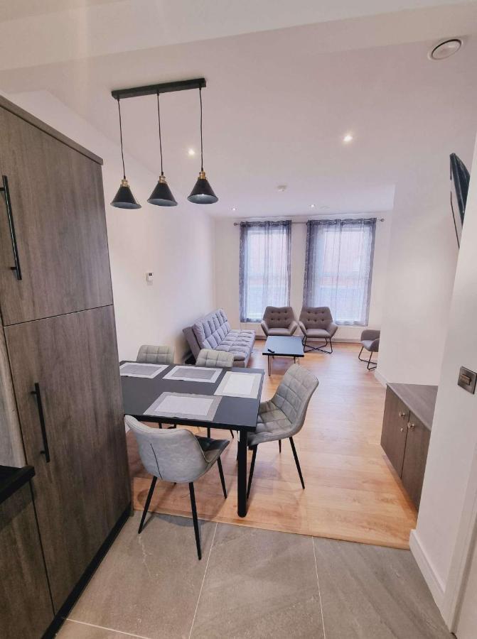 Lmk, 2 Bedroom Apartment, With Roof Terrace, Free Parking, Ev Charger, Great Location.