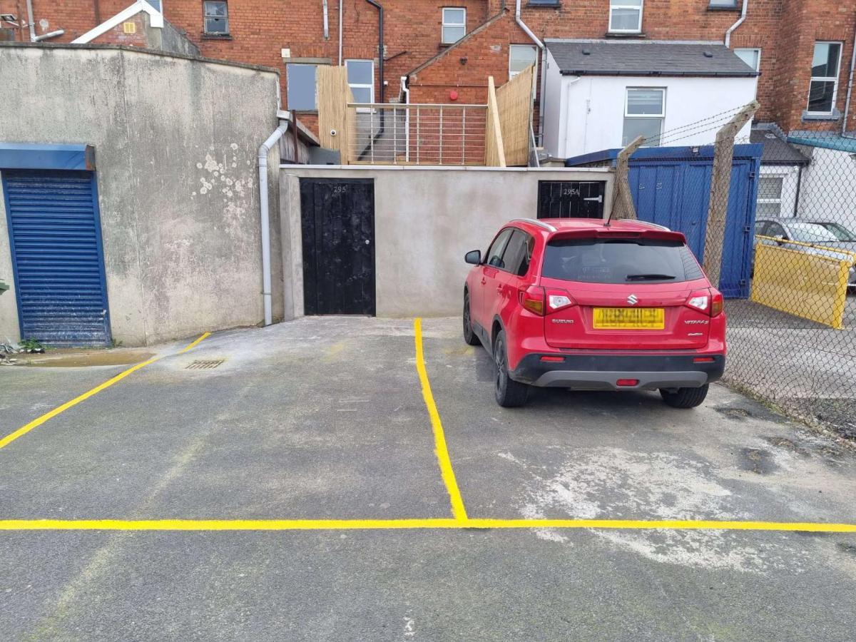 Lmk, 2 Bedroom Apartment, With Roof Terrace, Free Parking, Ev Charger, Great Location. *