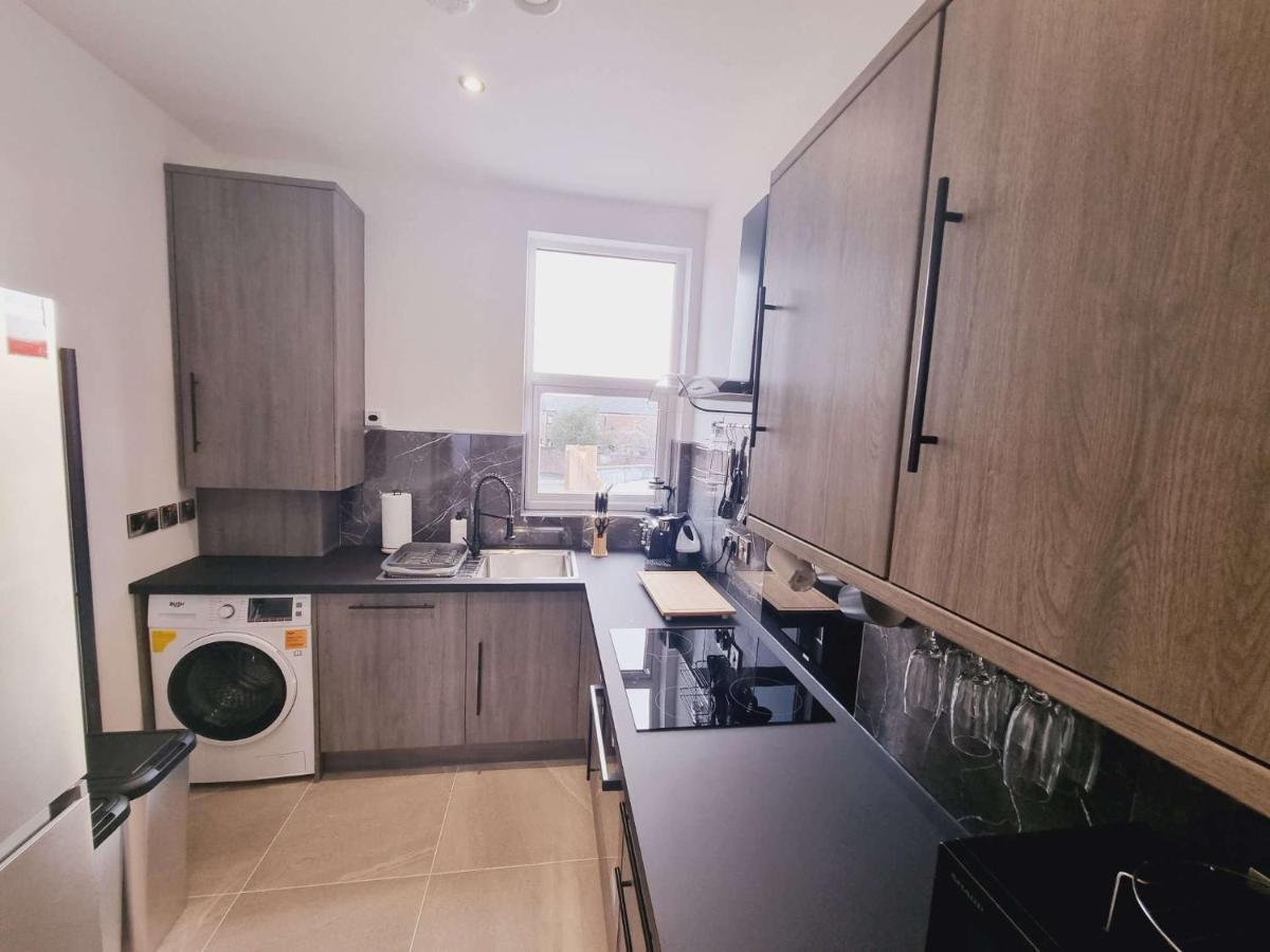 Apartment Lmk, 2 Bedroom Apartment, With Roof Terrace, Free Parking, Ev Charger, Great Location. Belfast