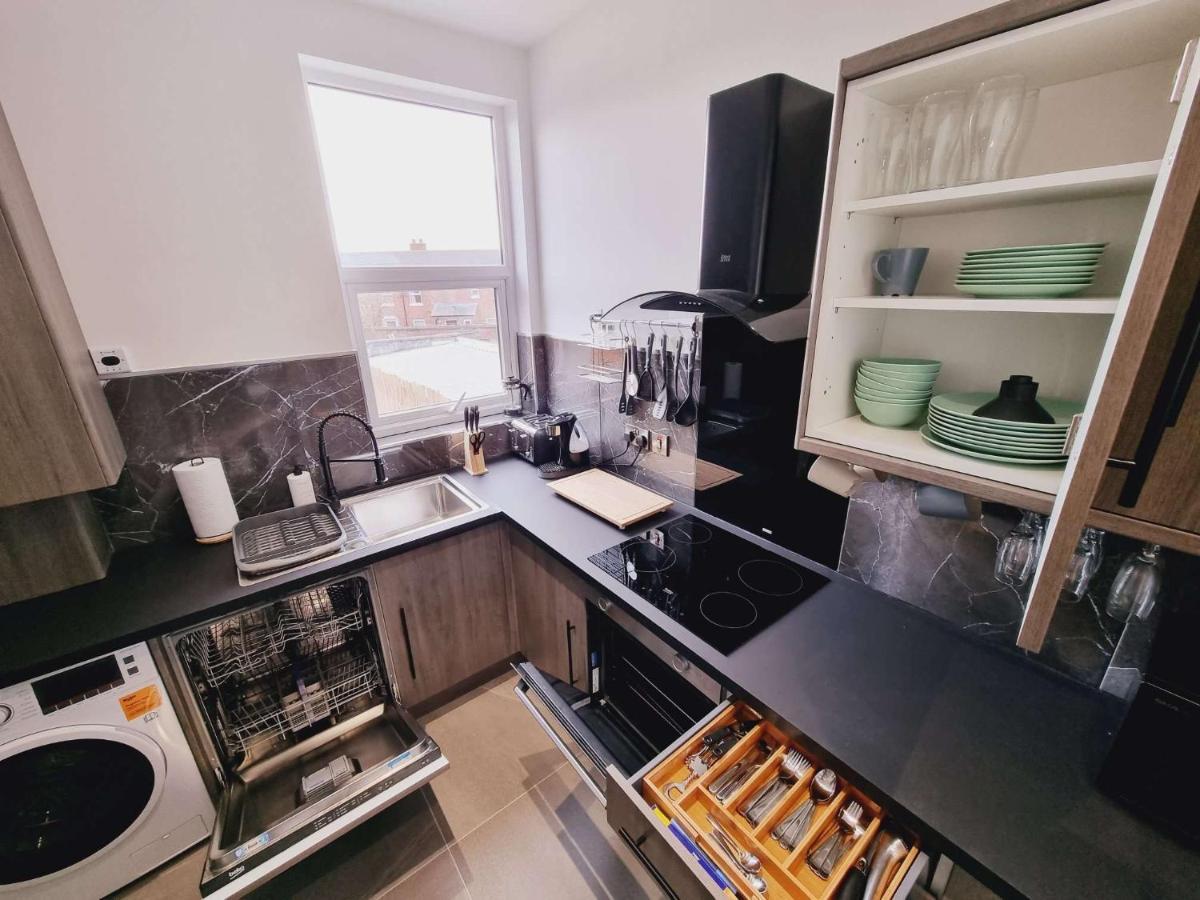 Lmk, 2 Bedroom Apartment, With Roof Terrace, Free Parking, Ev Charger, Great Location. Apartment