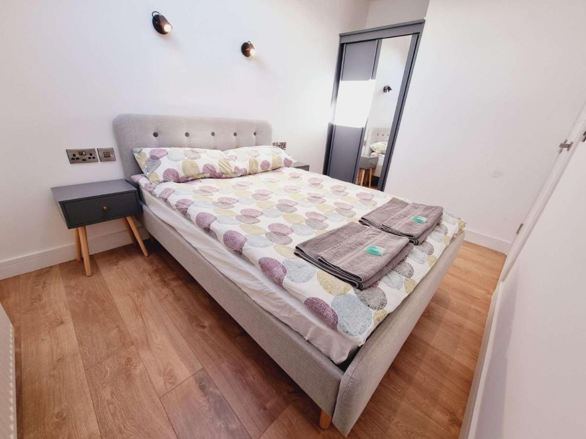 Apartment Lmk, 2 Bedroom Apartment, With Roof Terrace, Free Parking, Ev Charger, Great Location. *