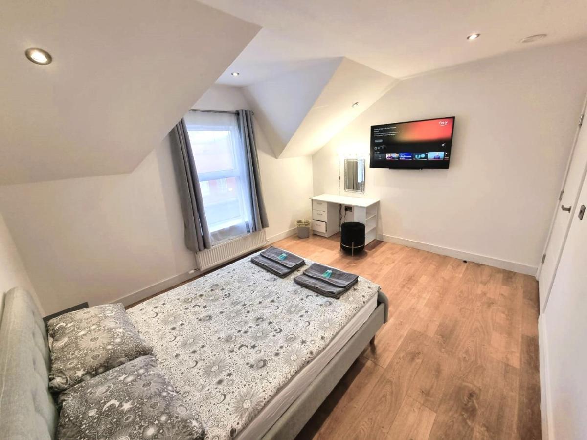 Lmk, 2 Bedroom Apartment, With Roof Terrace, Free Parking, Ev Charger, Great Location. Apartment