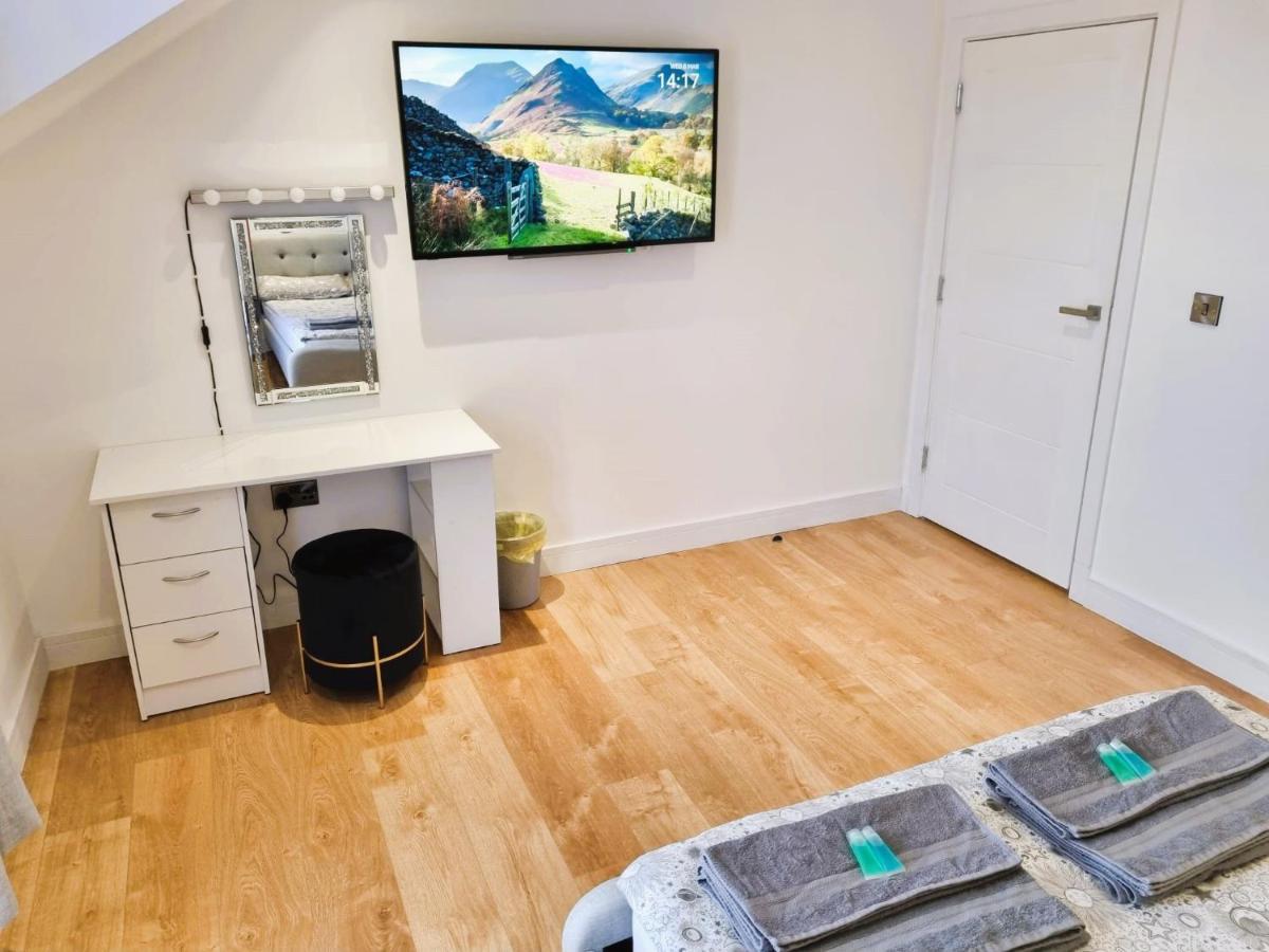 Apartment Lmk, 2 Bedroom Apartment, With Roof Terrace, Free Parking, Ev Charger, Great Location. Belfast