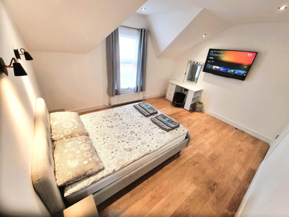 Lmk, 2 Bedroom Apartment, With Roof Terrace, Free Parking, Ev Charger, Great Location.